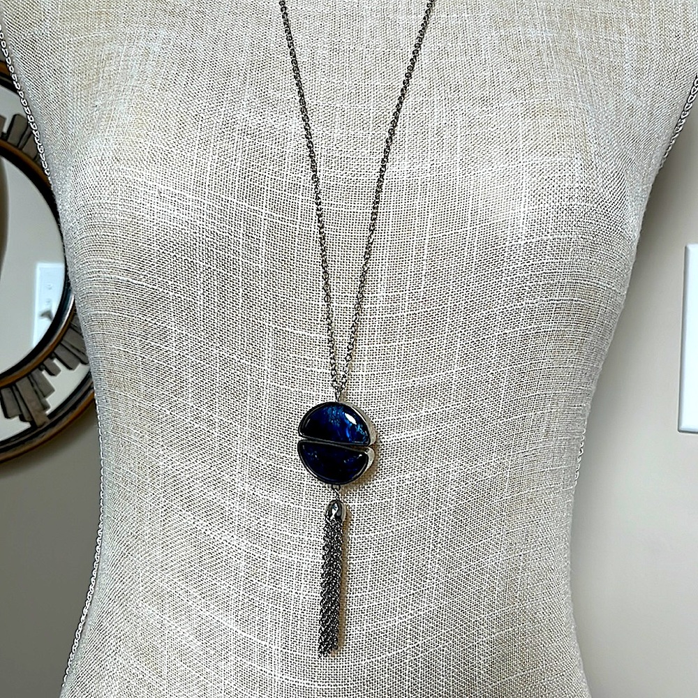 🌸 3/$25 Silver blue stone long pendant necklace